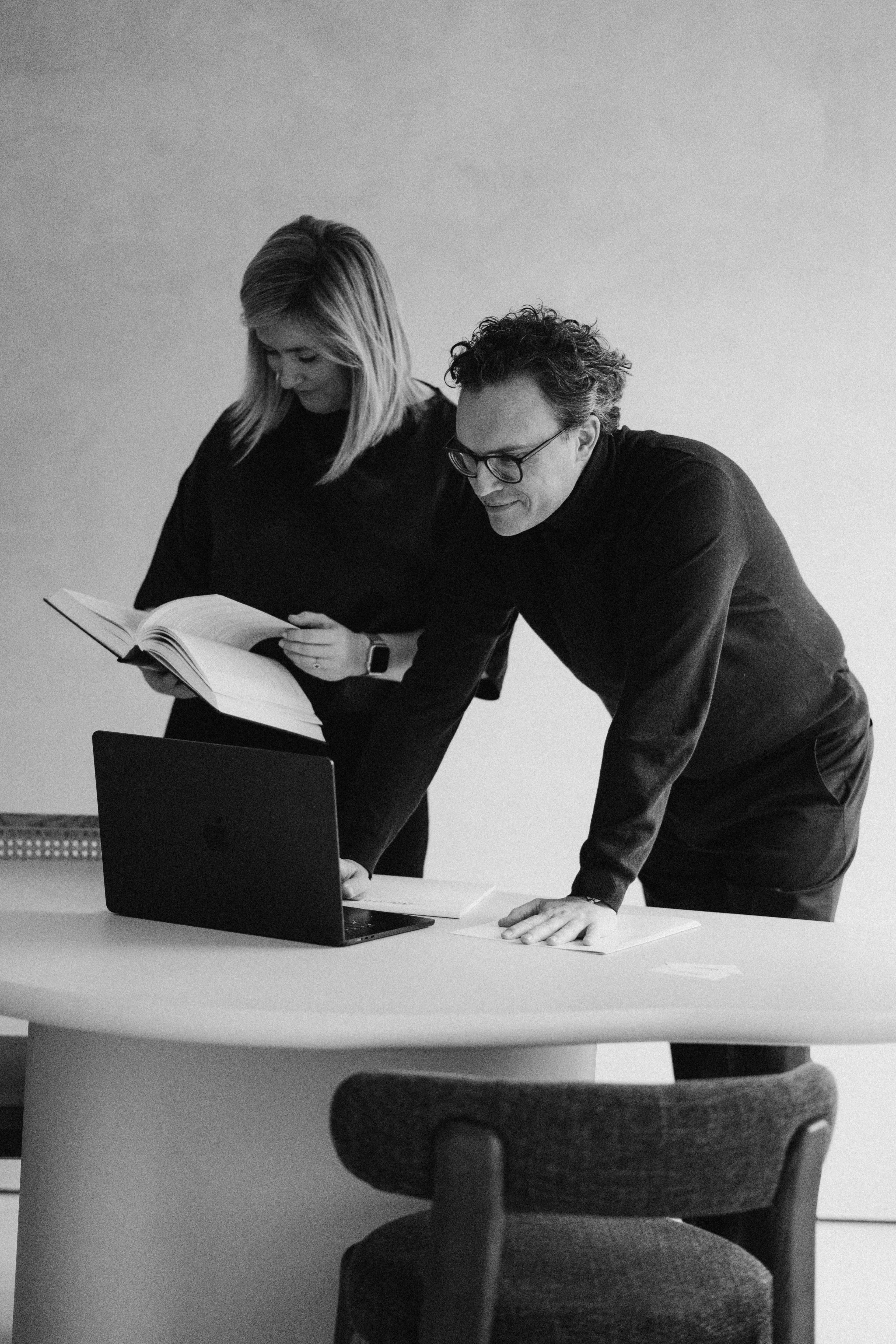Steven Menten en Ellen Vanderweyden in overleg
